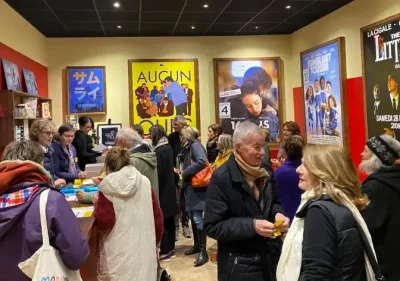 La billetterie de Court c'est court 2022 dans l'entrée du cinéma Paradiso à Cavaillon